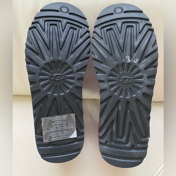 UGG Men's Neumel Snapback Boots in Samba Red - Picture 5 of 11